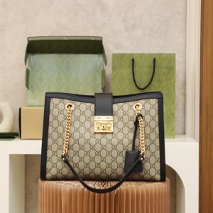 GUCCI PADLOCK MEDIUM GG SHOULDER BAG