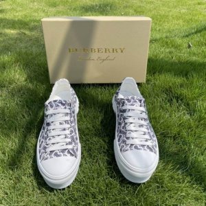 2022 Burberry Man low Cut 1216 Burberry sz38-45 1C n0905