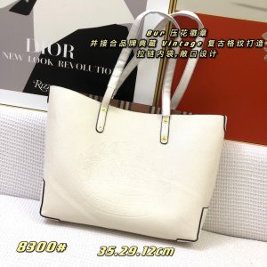 BURBERRY HANDBAG White