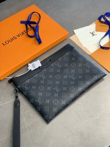 Louis Vuitton LV Pochette Voyage MM