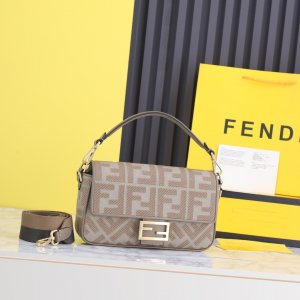 FENDI HANDBAG Khaki