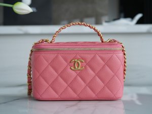 CHANEL HANDBAG pink