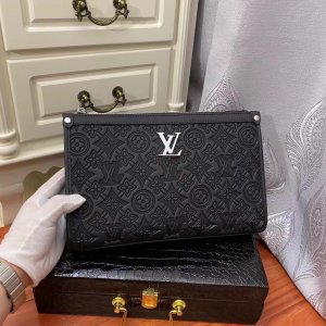 LOUIS VUITTON CLUTCH BAG