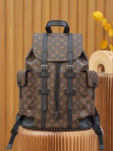 LOUIS VUITTON backpack monogram