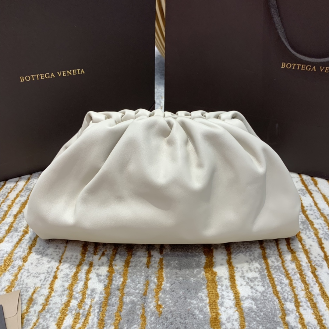 BOTTEGA VENETA THE POUCH 40 white REPLICA