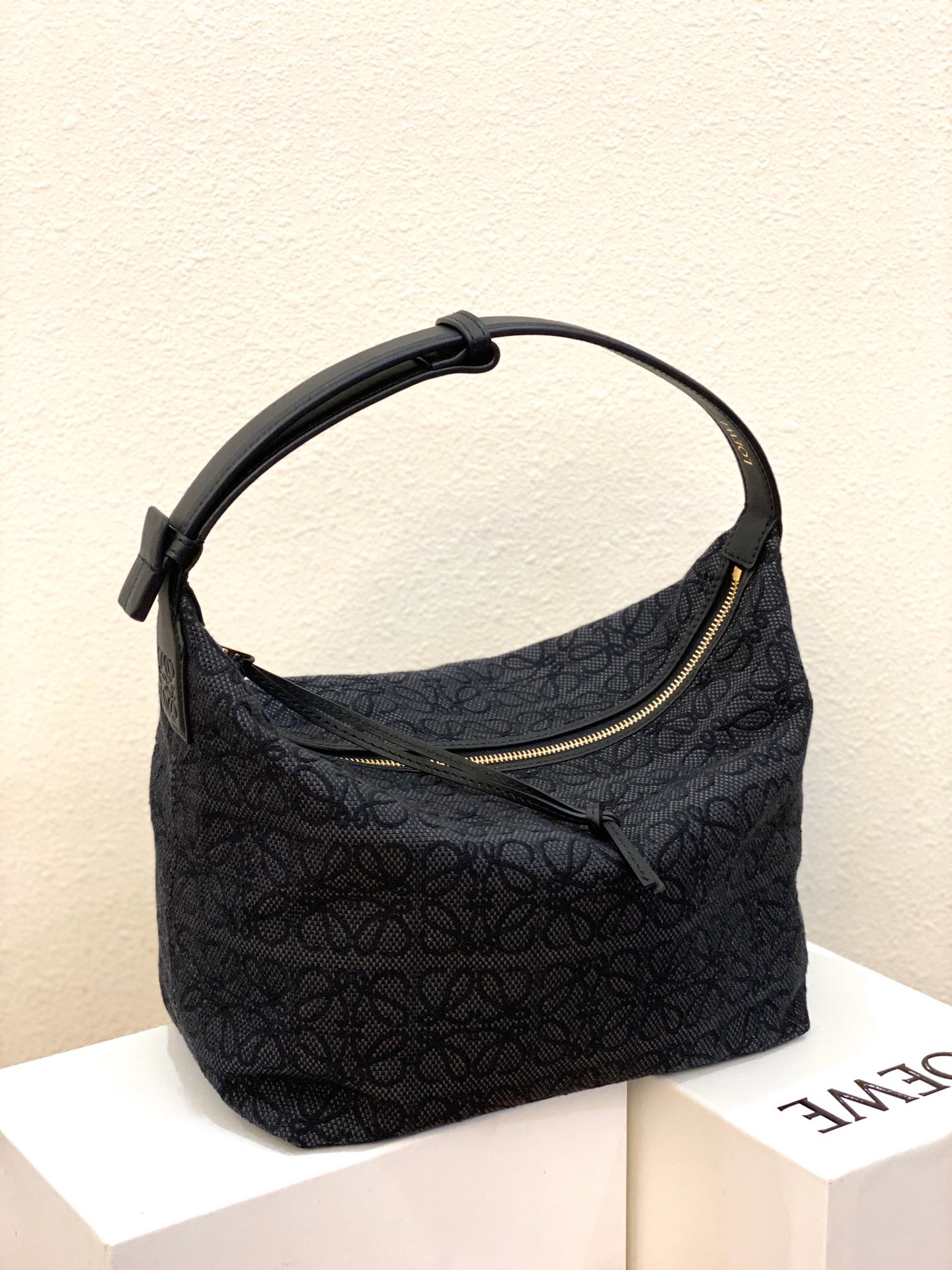 LOEWE HANDBAG Embroidered Black