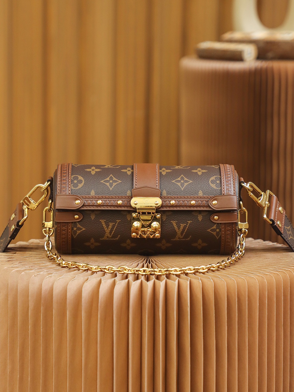 LOUIS VUITTON CROSSBODY BAG monogram