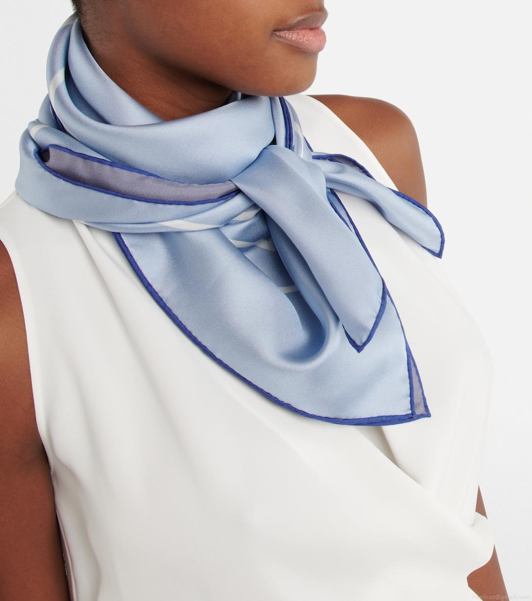 Loro PianaPrinted silk scarf